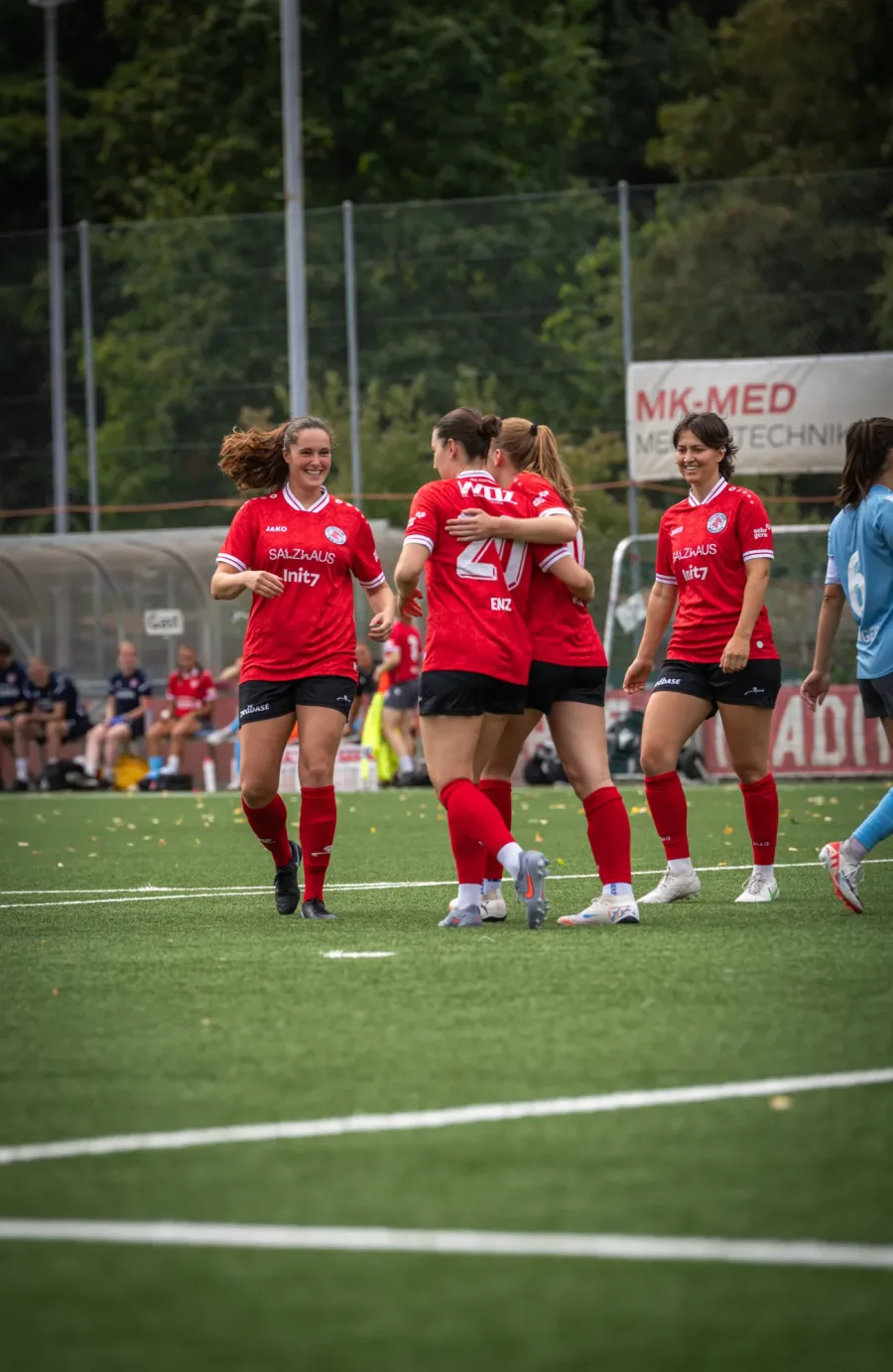 FCW-Spielerinnen stellen sich vor einem Standard im Strafraum auf – FC Winterthur Frauen gegen FC Thun, 16. August 2026