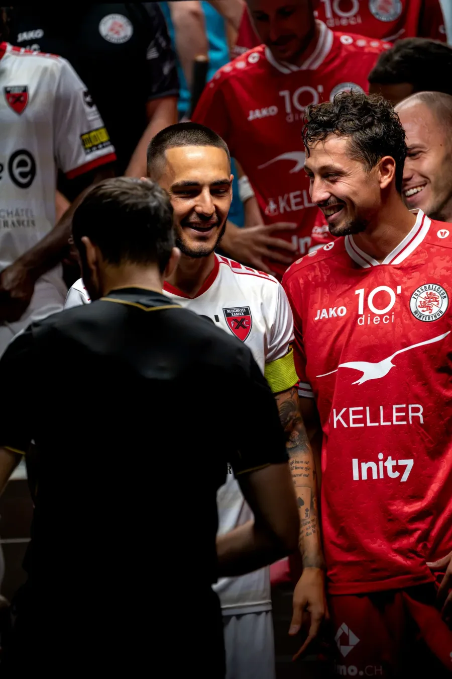 Lachende FCW-Spieler im Spielertunnel vor dem Einlaufen – FC Winterthur, Heimspiel auf der Schützenwiese